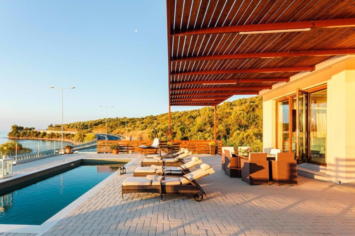 Seaside Summer Bliss - Aurora Luxury Pool Paradise Petalídhion Eksteriør bilde