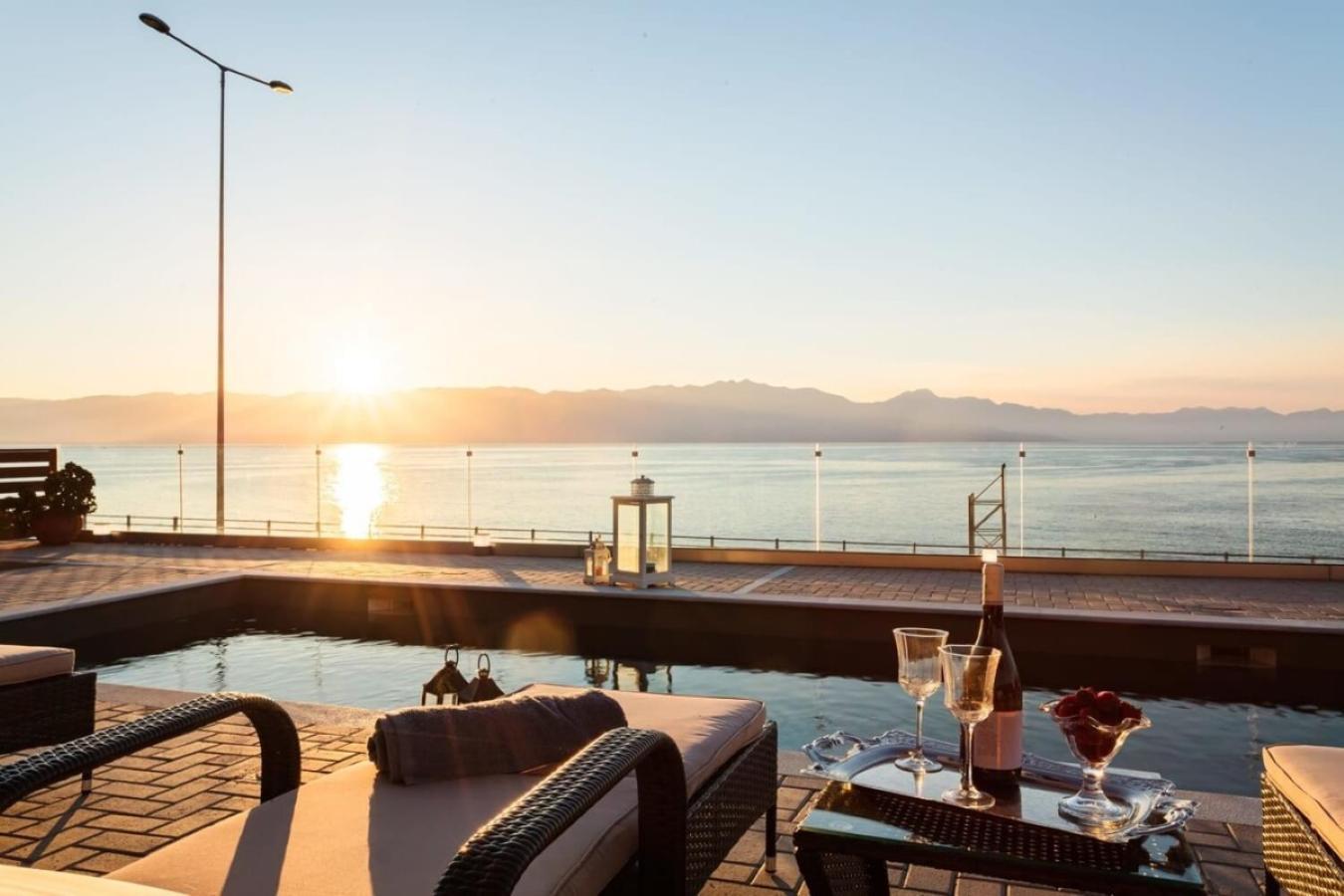 Seaside Summer Bliss - Aurora Luxury Pool Paradise Petalídhion Eksteriør bilde